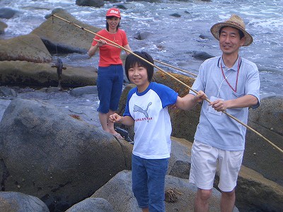 釣れた！釣れた！島伝統のアナゴ抜きで簡単に魚が釣れました。