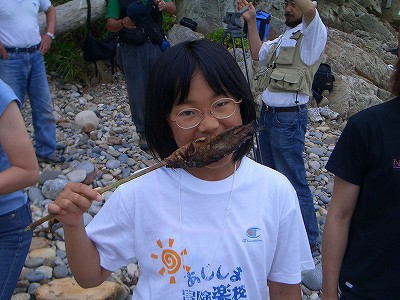 自分で釣った魚はおいしい。がぶり！！