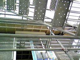 軒下とシャッター