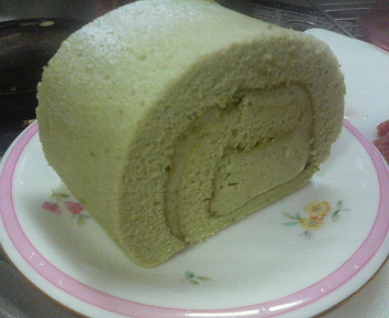 抹茶ロールケーキ