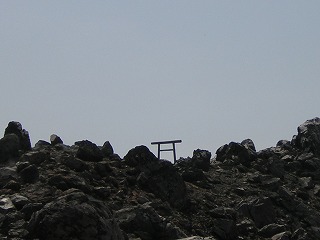 山頂の鳥居