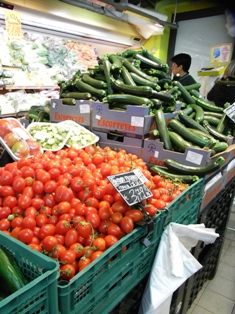 野菜売り場　イタリアスーパー