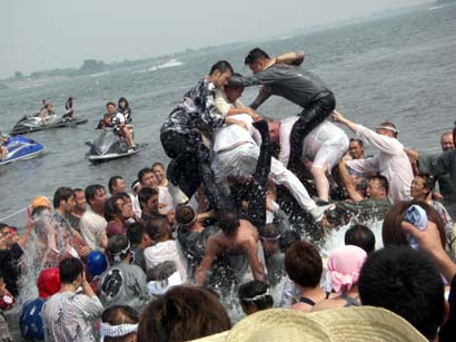 大杉神社あばれ御輿070729・９