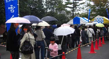 Ｂ級グルメ大会・雪くま行列