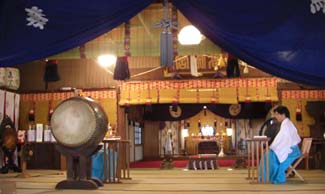 高城神社胎内くぐり・３