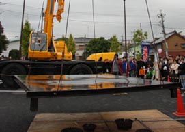 行田ジャンボフライ１０・もう１つの鉄板を持ち上げ