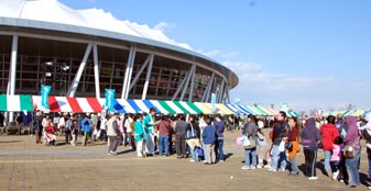 熊谷産業祭　たまごつかみ行列