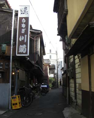 川菊のある路地