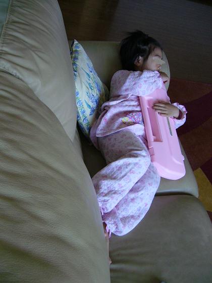 テレビを観ながら　＋　お指ちゅうちゅう　＋　ピアニカ　　　　　　　　＝　至福の時♪