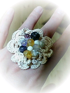 ビーズとレース編み