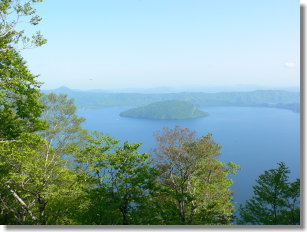 御鼻部山から十和田湖の眺め