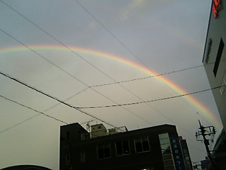 右端の虹
