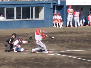 前田、同点犠飛