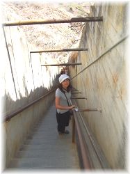 ダイヤモンドヘッド・階段