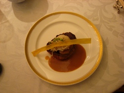 牛ヒレ肉のステーキ柚子胡麻ソース.jpg