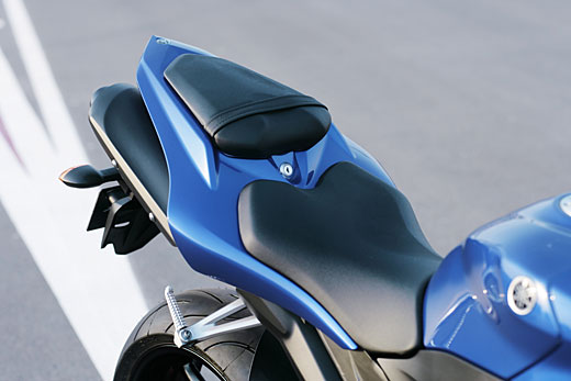 yamahar1seat.jpg