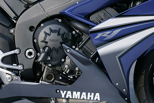 yamahar1engine.jpg