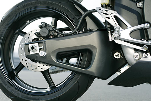 yamahar1swingarm.jpg