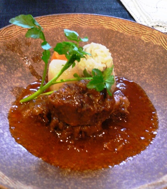 牛肉のビール煮　きのこピラフ添え