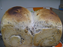 黒ゴマとくるみの食パン