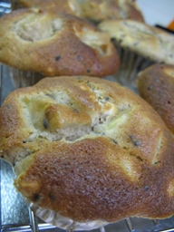 サツマイモ、ホワイトチョコ、黒ゴマのマフィン
