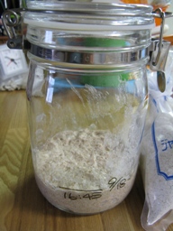 レーズン酵母エキスを全粒粉でつなぐ