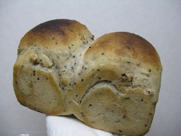 黒ゴマとくるみの食パン（お母さん用）