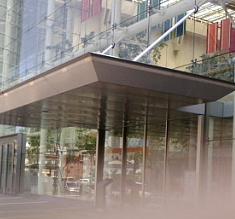 会場正面入り口