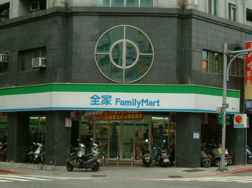 06.11.13FAMILYMART（全家）