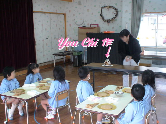 5幼稚園でお菓子の家作り　説明.jpg