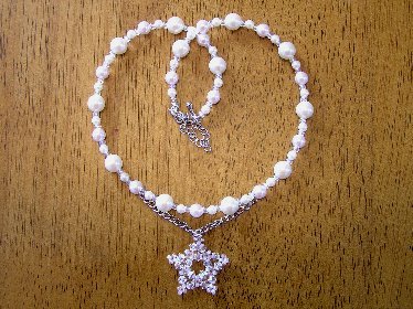 星モチーフのパールネックレス