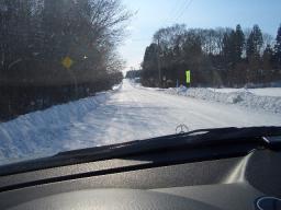 山道も道路が雪で見えない！！