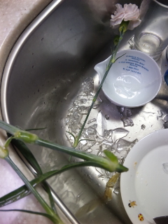 花瓶がﾋﾟｶﾙﾃﾞｨｰ直撃