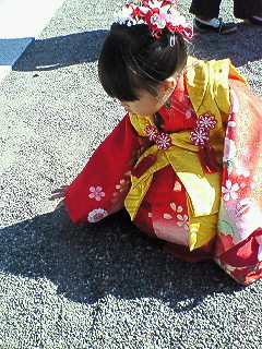 着物で砂遊び.jpg