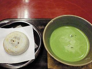 梅が枝餅と抹茶.jpg