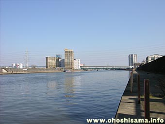 現在の尾久橋近辺から見た隅田川