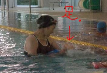 バタ足も、要指導デス。