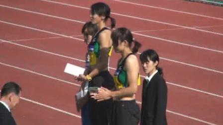 ＳＳ　２００８．１０．１８　女子１００ｍＨで１３”２２の今季日本最高で優勝した　　石野真美選手（ 中央 ）