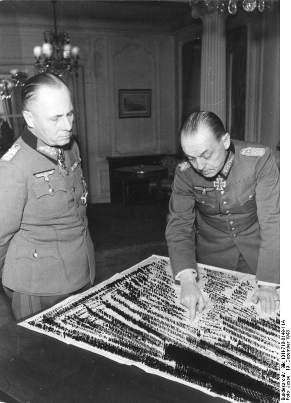 Bundesarchiv_Bild_101I-718-0149-11A,_Frankreich,_Erwin_Rommel,_Gerd_v__Rundstedt.jpg