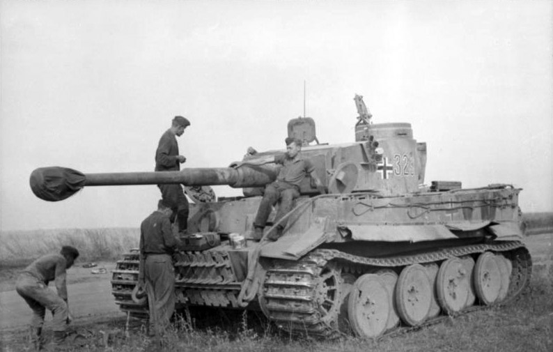 Bundesarchiv_Bild_101I-022-2935-10A,_Russland,_Panzer_VI_(Tiger_I).jpg