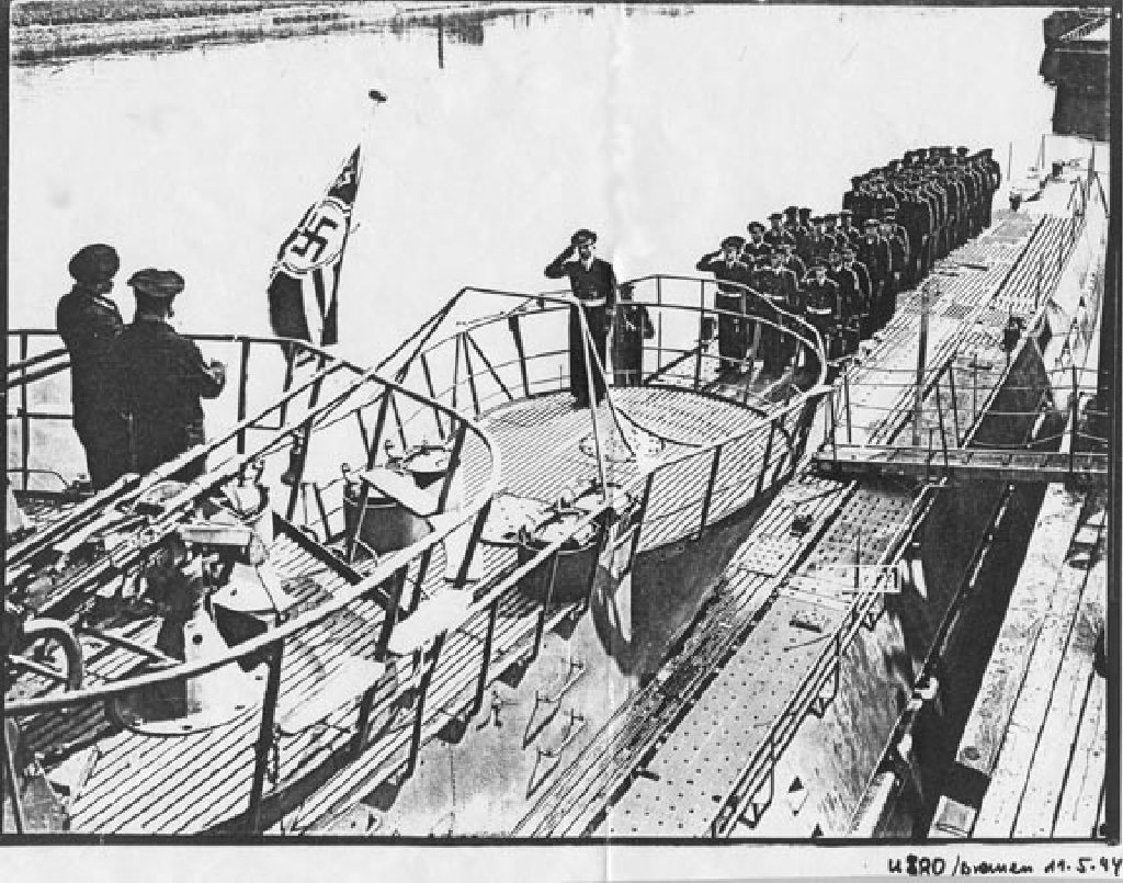 U-880_crew_Nazi_flag_May_11_1944.jpg