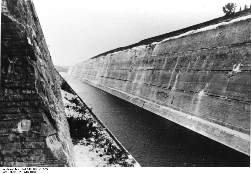 Bundesarchiv_Bild_146-1971-011-29,_Belgien,_Fort_Eben_Emael,_Albert_Kanal.jpg
