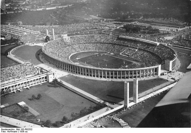 Bundesarchiv_Bild_183-R82532,_Berlin,_Olympia-Stadion_(Luftaufnahme)-719259.jpg