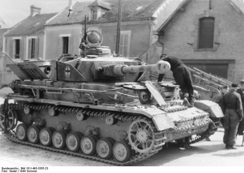 Bundesarchiv_Bild_101I-493-3355-23,_Bei_Rouen,_Panzer_IV_der_12_SS-Pz_Division.jpg