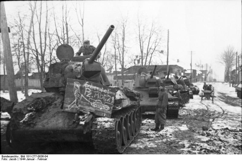 Bundesarchiv_Bild_101I-277-0836-04,_Russland,_erbeutete_russische_T-34_Panzer.jpg