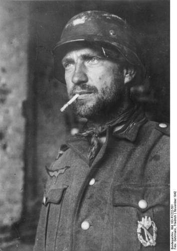 German soldier in Stalingrad_ Russia_ Nov 1942.jpg