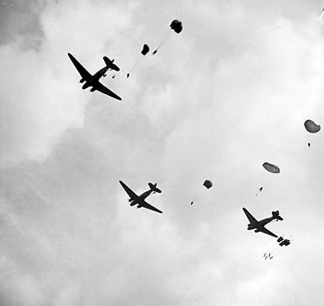 637px-C-47_Dakotas_and_paratroops.jpg