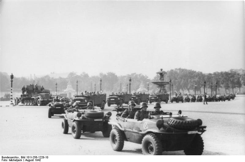 Bundesarchiv_Bild_101I-256-1228-10,_Paris,_Wehrmachtsparade.jpg