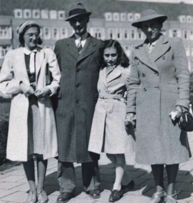 the-frank-familymargot-otto-anne-and-edith-frank-on-merwedeplein-in-amsterdam-1941.jpg