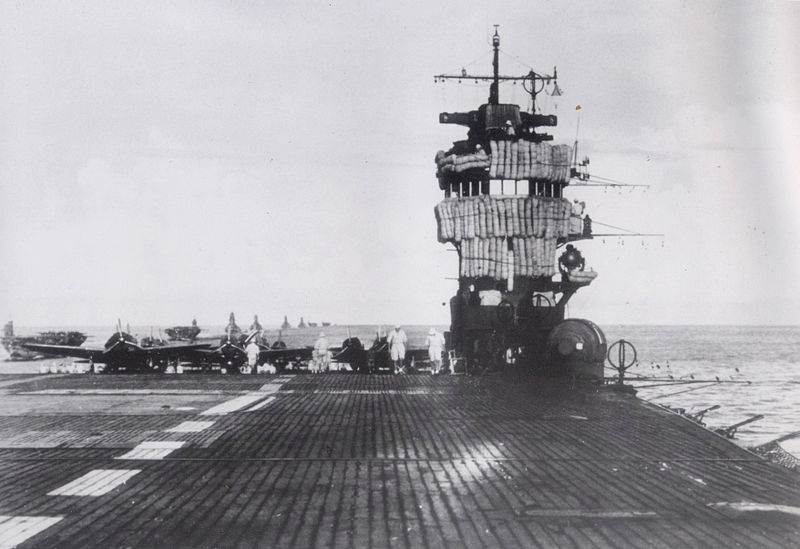 800px-Japanese_aircraft_carrier_Akagi_Deck.jpg